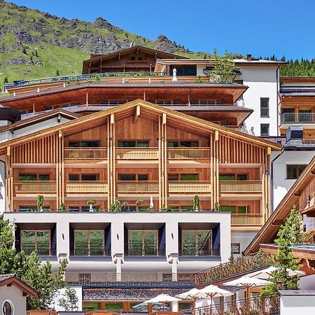 Hotel Berghof Crystal Spa & Sports Tux Bagian luar foto