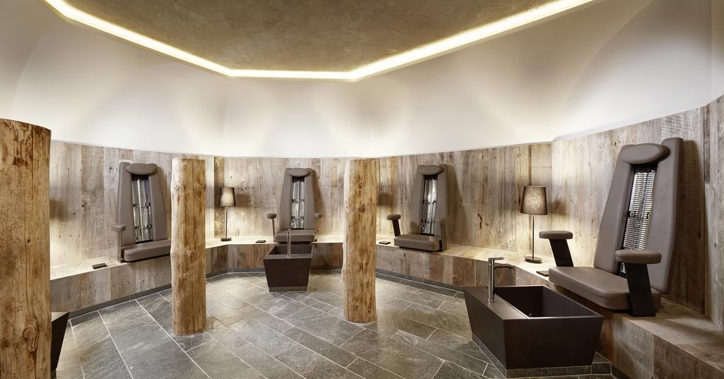 Hotel Berghof Crystal Spa & Sports Tux Bagian luar foto