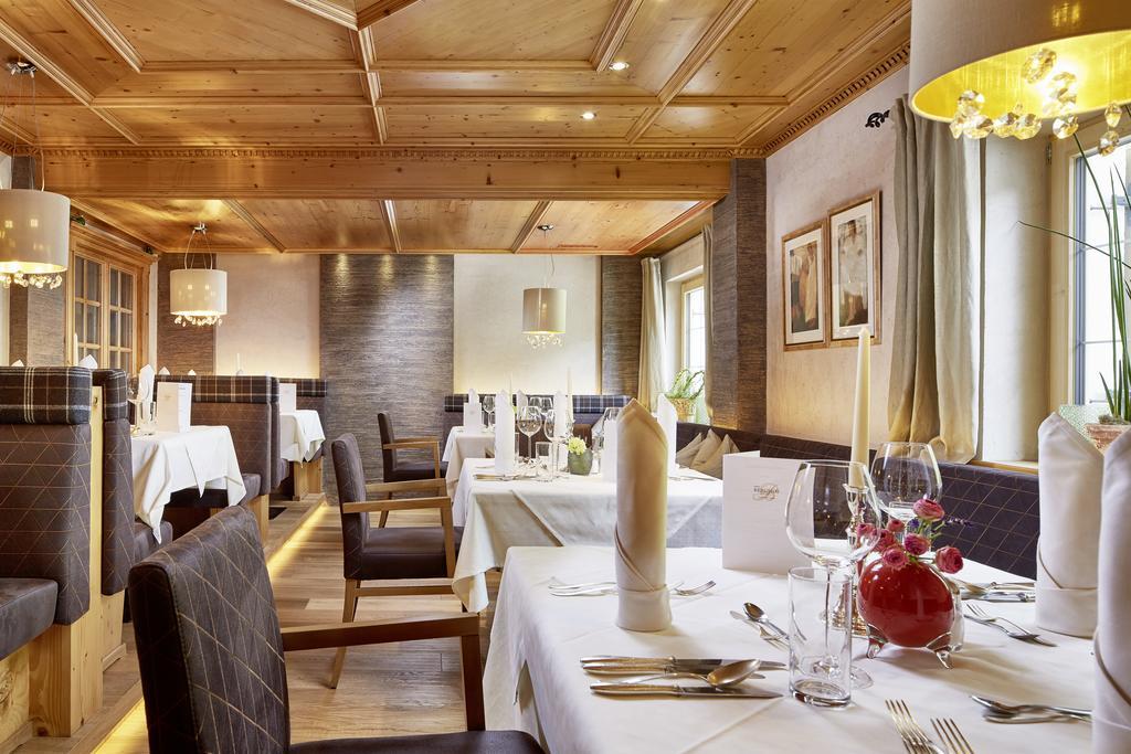 Hotel Berghof Crystal Spa & Sports Tux Bagian luar foto