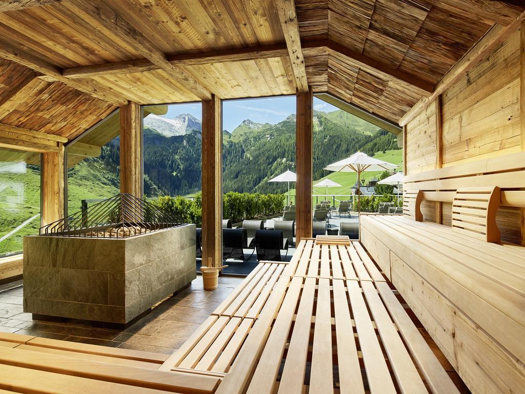 Hotel Berghof Crystal Spa & Sports Tux Bagian luar foto