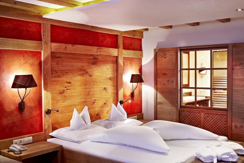 Hotel Berghof Crystal Spa & Sports Tux Bagian luar foto