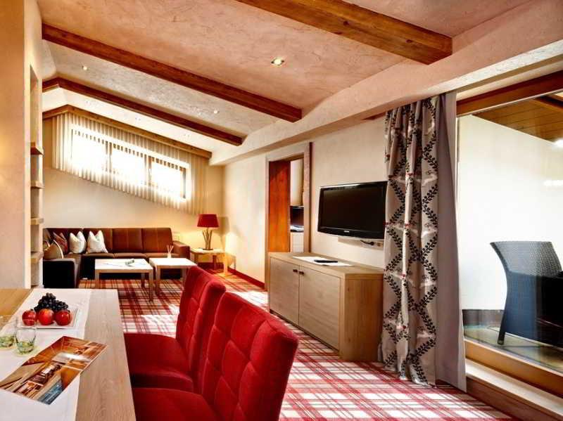 Hotel Berghof Crystal Spa & Sports Tux Bagian luar foto