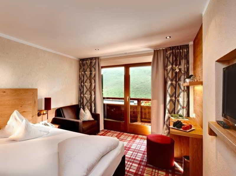 Hotel Berghof Crystal Spa & Sports Tux Bagian luar foto